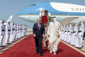 Qatar Airways and Boeing Sign Historic Deal for Largest-Ever Order of 787 Dreamliners